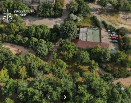 У Києві вимагають знести незаконний самобуд на Йорданській