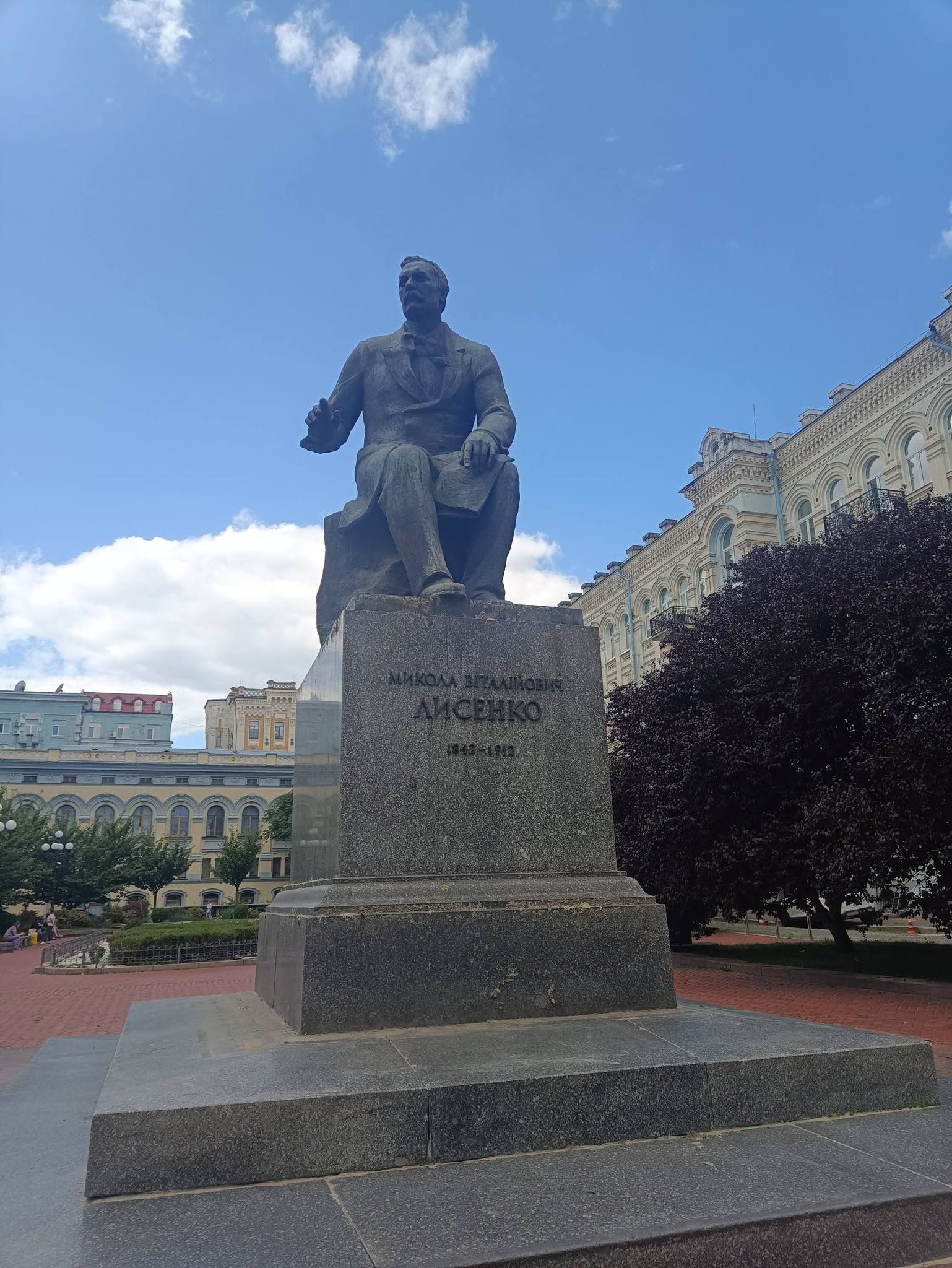 Пам'ятник Миколі Лисенку в Києві звільнили від захисних риштувань