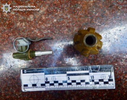 У Києві затримали чоловіка, який залишив гранати біля ресторану