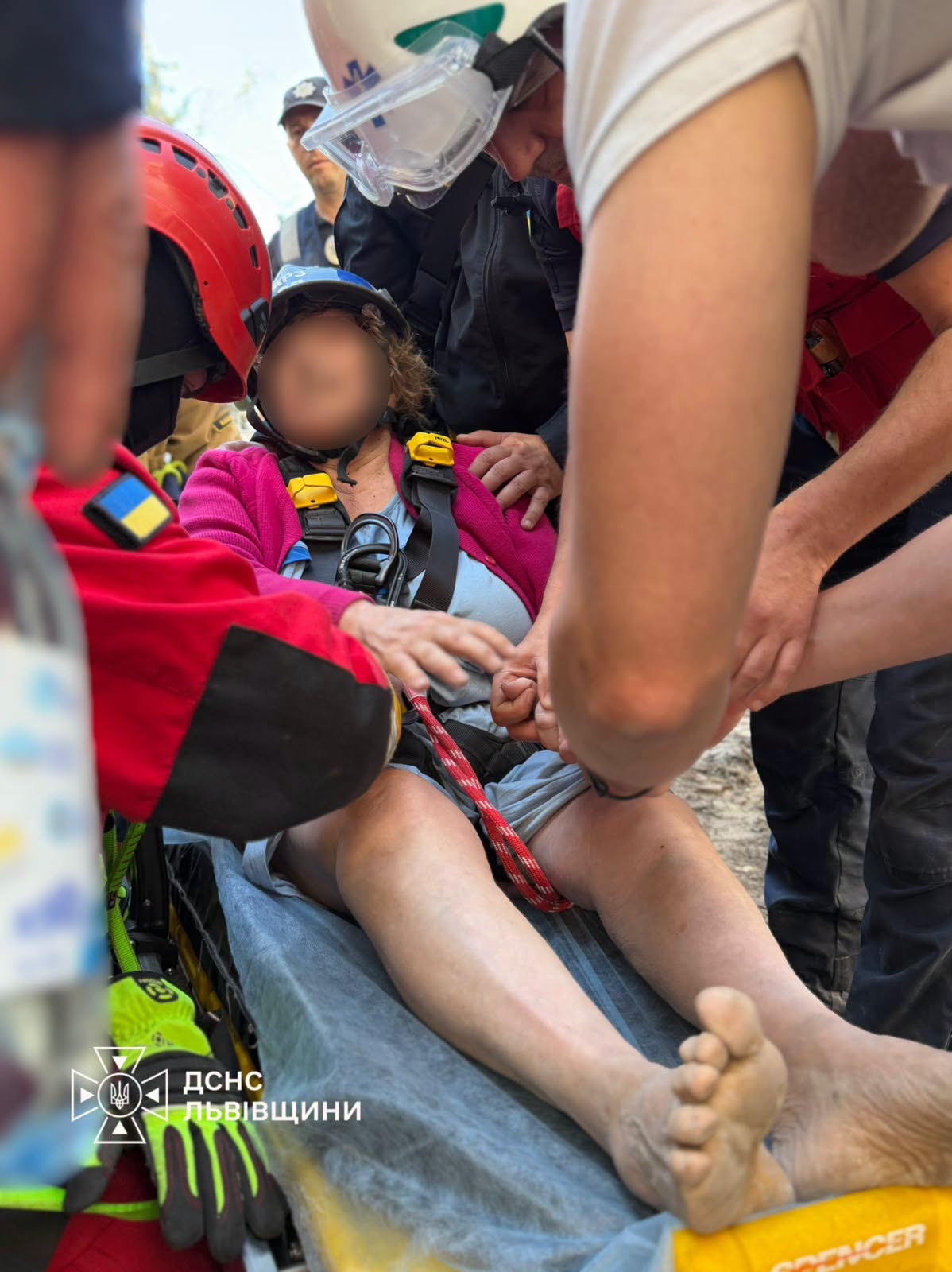 У Львові з-під завалів врятували 93-річну жінку: 33 поранених після удару