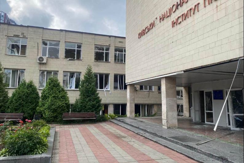 Російські атаки пошкодили 85 закладів освіти Києва за два місяці
