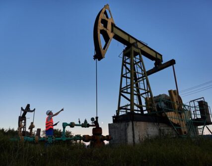 Ціна нафти Brent перевищила $100 через атаки хуситів: як це вплинуло на пальне в Україні