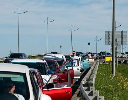 Казахстан обмежив в'їзд авто на добу через ажіотажний вивіз палива