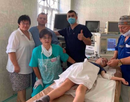 Вінницькі хірурги видалили магніти, що роками були в шлунку дитини, без розрізів