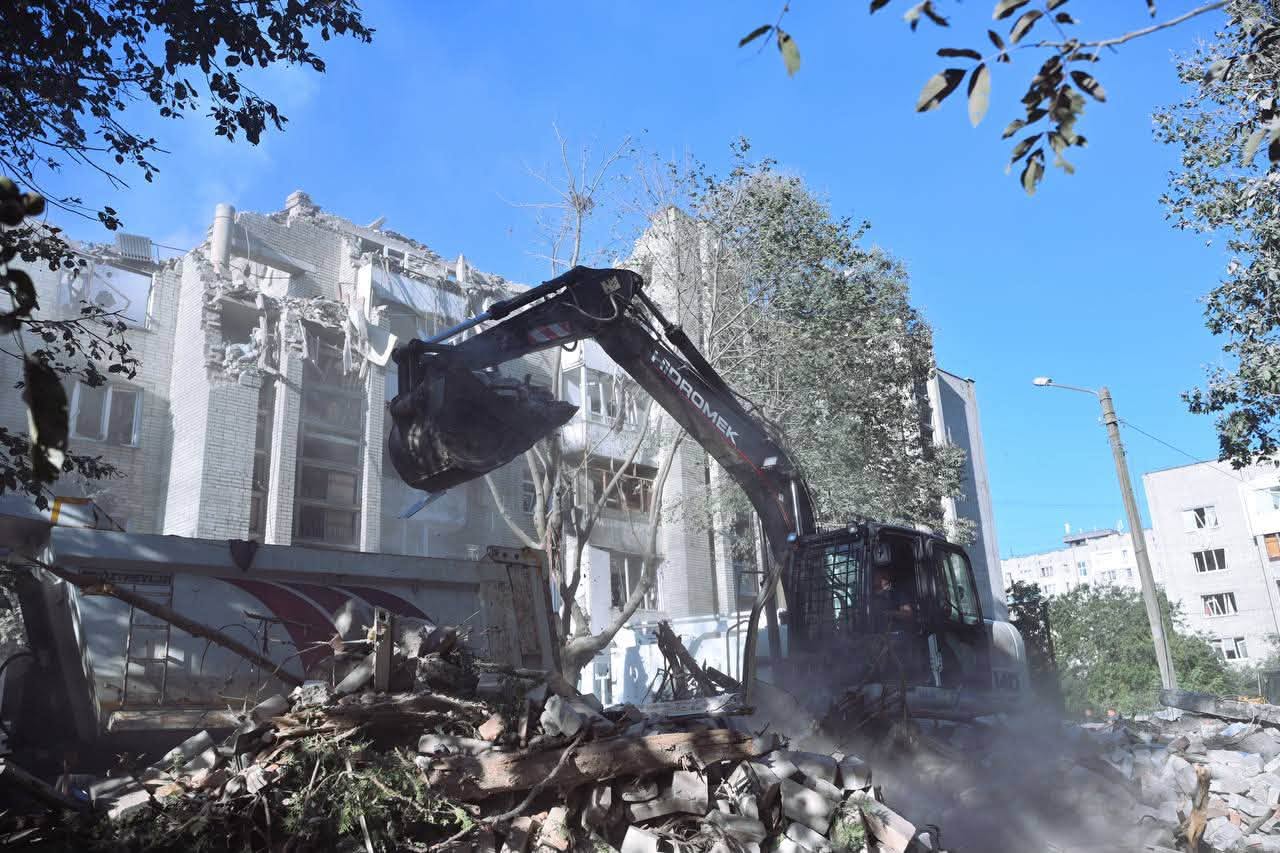 Атака на Львів: 33 постраждалих, серед них діти та рятувальник