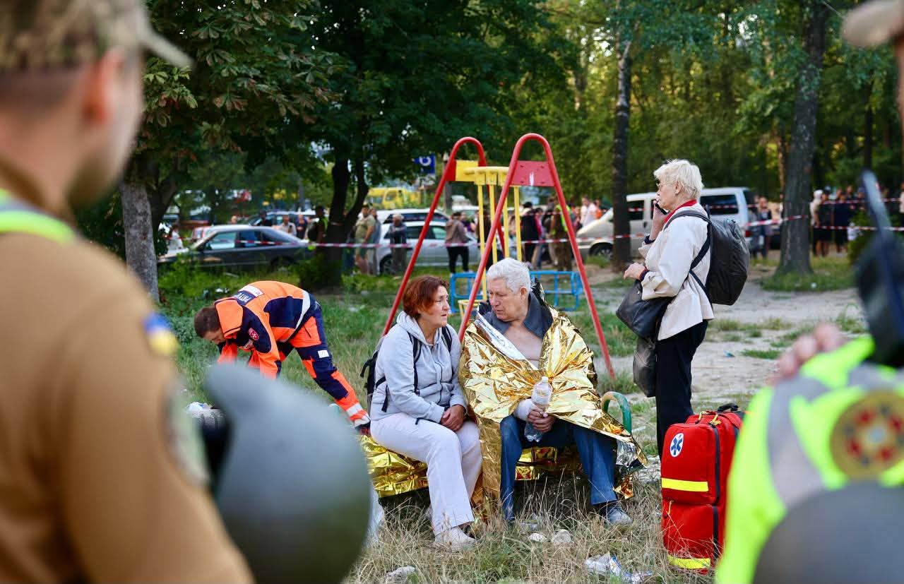 Атака на Львів: 33 постраждалих, серед них діти та рятувальник