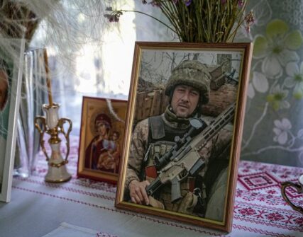 На Сумщині родина загиблого воїна розширила пасіку завдяки гранту