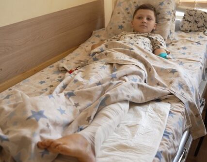 10-річний Матвій вижив після атаки на супермаркет у Чернігові