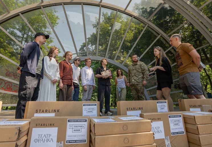 Театр Франка зібрав 1,5 млн грн на 100 Starlink для 57 бригади ЗСУ