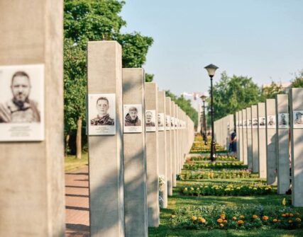 Київська Алея Героїв обурила родини: деталі скандалу в Деснянському районі