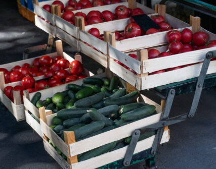 Продовольчі ярмарки в Києві: де купити свіжі продукти сьогодні
