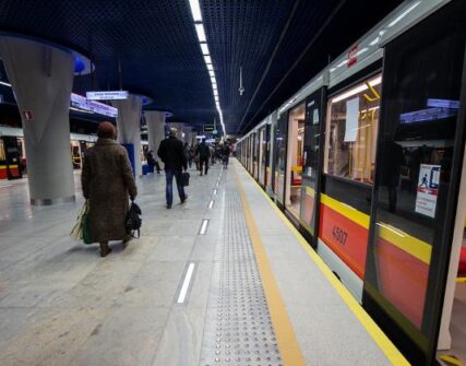 Польща депортувала українця, який зупинив рух метро у Варшаві