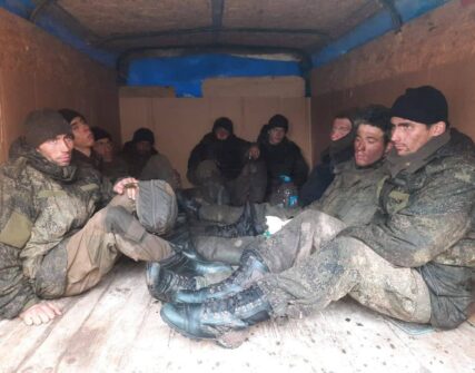 Проєкт "Хочу жить" обіцяє 100 тисяч гривень за полонених росіян та евакуював понад 400 окупантів