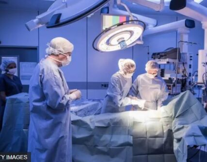 Київські нейрохірурги врятували дівчинку з Херсона після нічного обстрілу столиці
