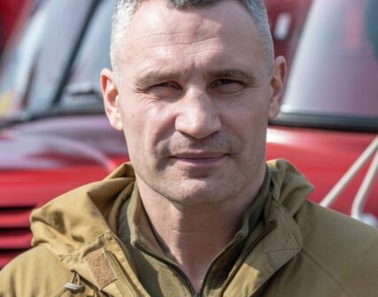 Кличко подякував Сирському за оборону Києва після його відставки з посади Головнокомандувача ЗСУ
