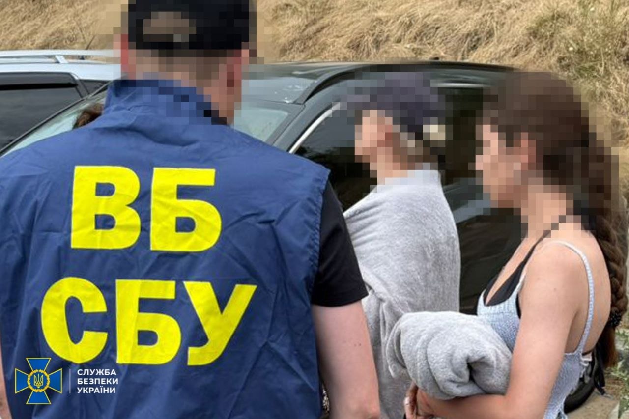 Радниця ТПП та її син вимагали 100 тисяч євро за висновок для виробника дронів