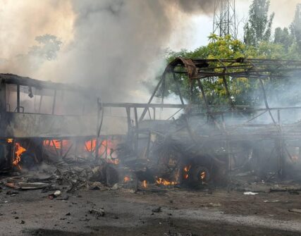 Одеса під ударом: шість автобусів згоріли, четверо поранених