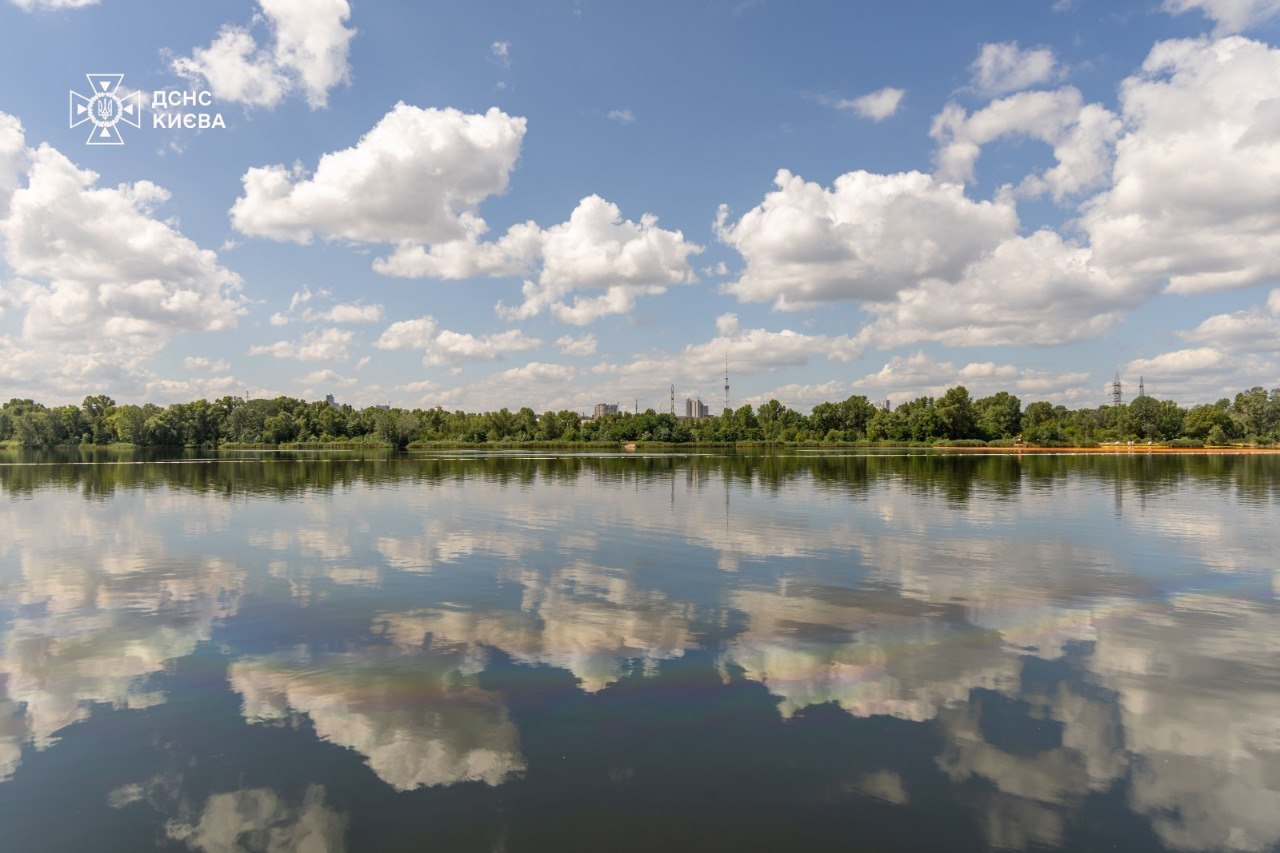 Озеро Кирилівське в Києві очистили від забруднення після обстрілу