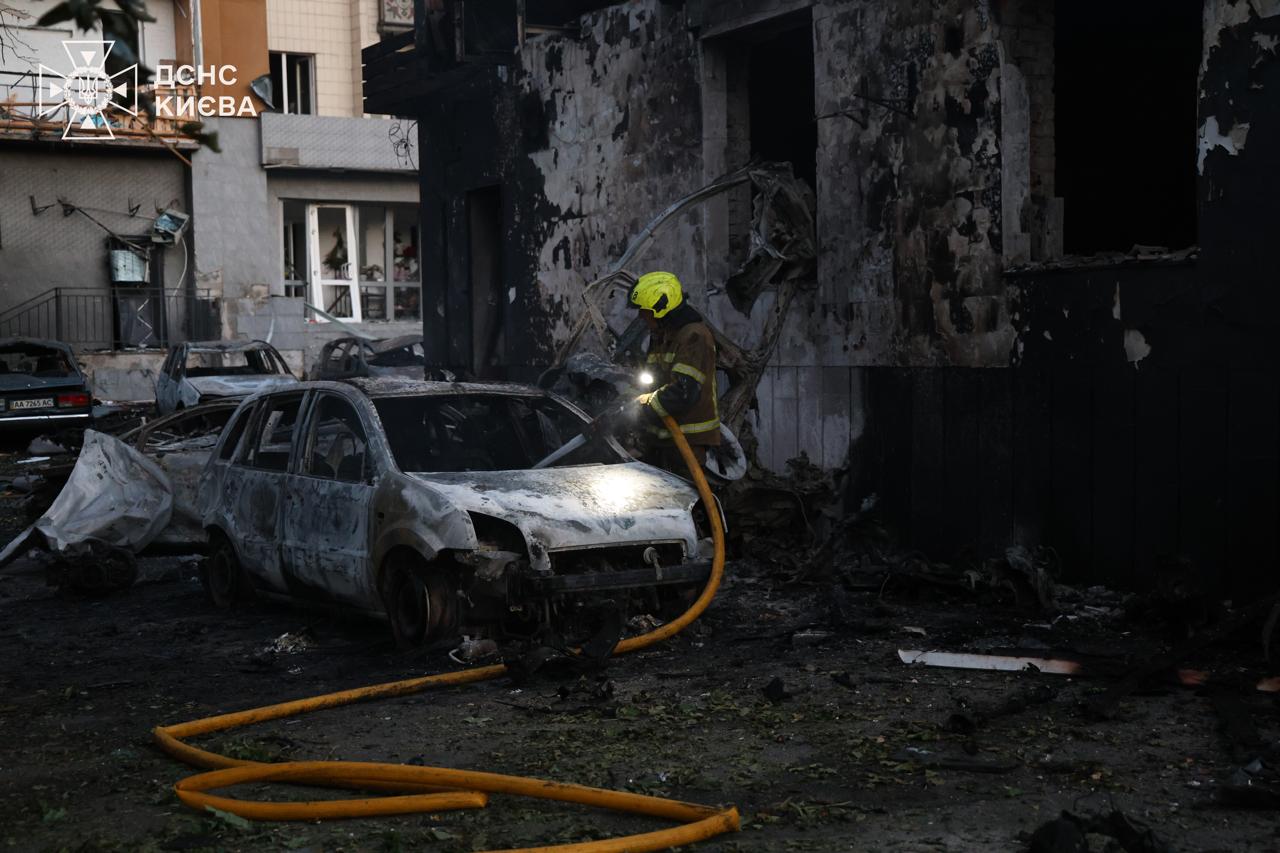 Масована балістична атака на Київ: загибла та 16 поранених