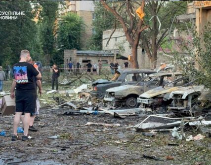Київ пережив масовану балістичну атаку: 1 загиблий, 16 поранених. Працює штаб допомоги
