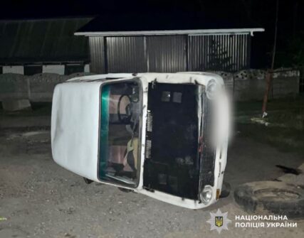 П'яний підліток на ВАЗі скоїв наїзд на трьох людей на зупинці на Київщині