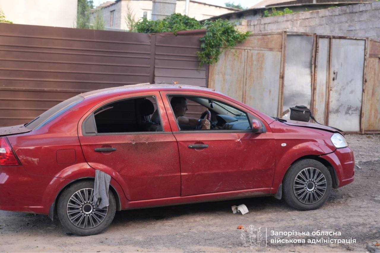 Двоє загиблих, 10 поранених: Росія атакувала Запоріжжя авіабомбами