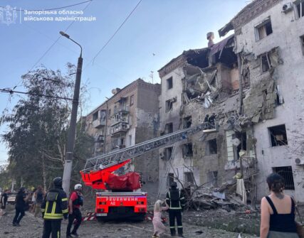 Двоє загиблих, 10 поранених: Росія атакувала Запоріжжя авіабомбами