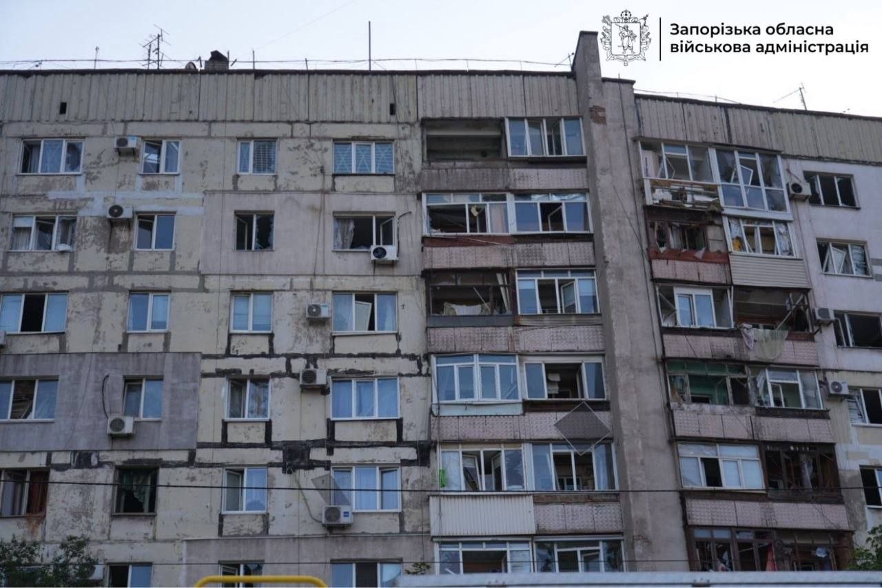Двоє загиблих, 10 поранених: Росія атакувала Запоріжжя авіабомбами