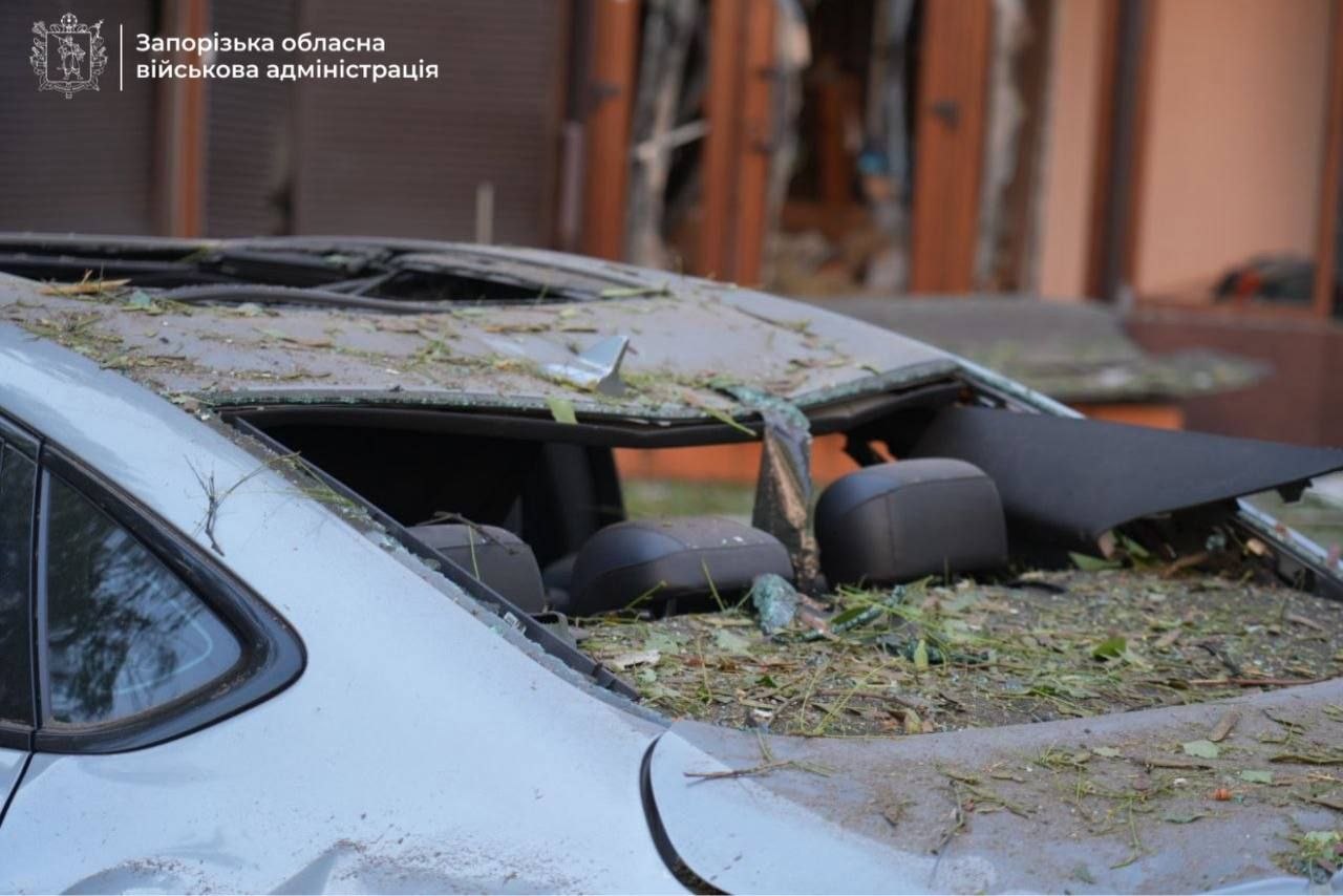 Двоє загиблих, 10 поранених: Росія атакувала Запоріжжя авіабомбами