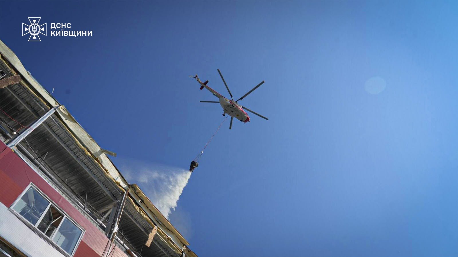 На Київщині ліквідовано масштабну пожежу після ворожої атаки