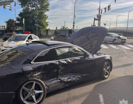 Затори в Києві: ДТП та припарковане авто паралізували рух