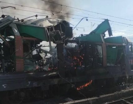 БПЛА влучив у локомотив Укрзалізниці: пасажирів евакуювали