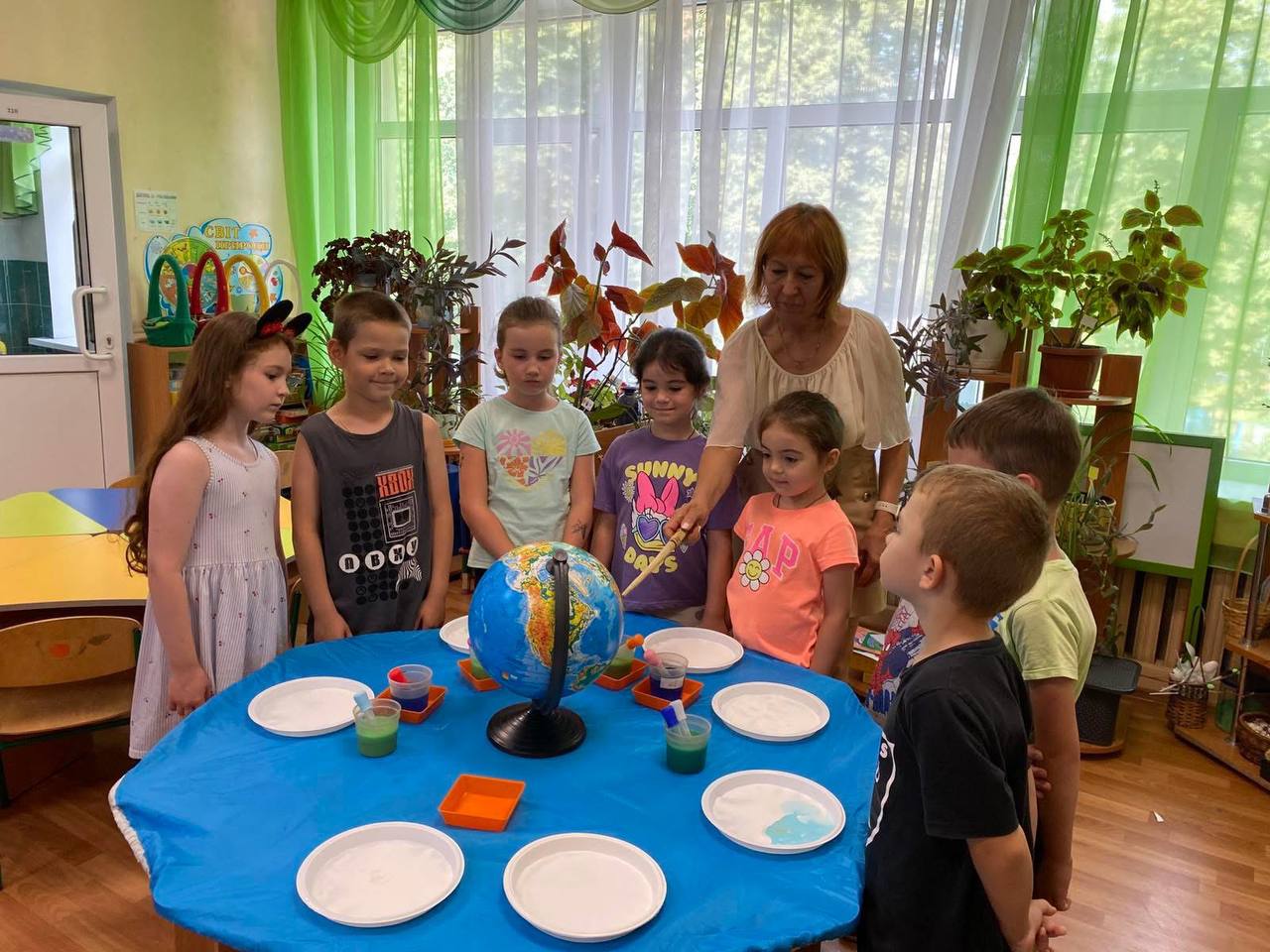 Бучанські дошкільнята створили модель Землі за допомогою STEM-експериментів