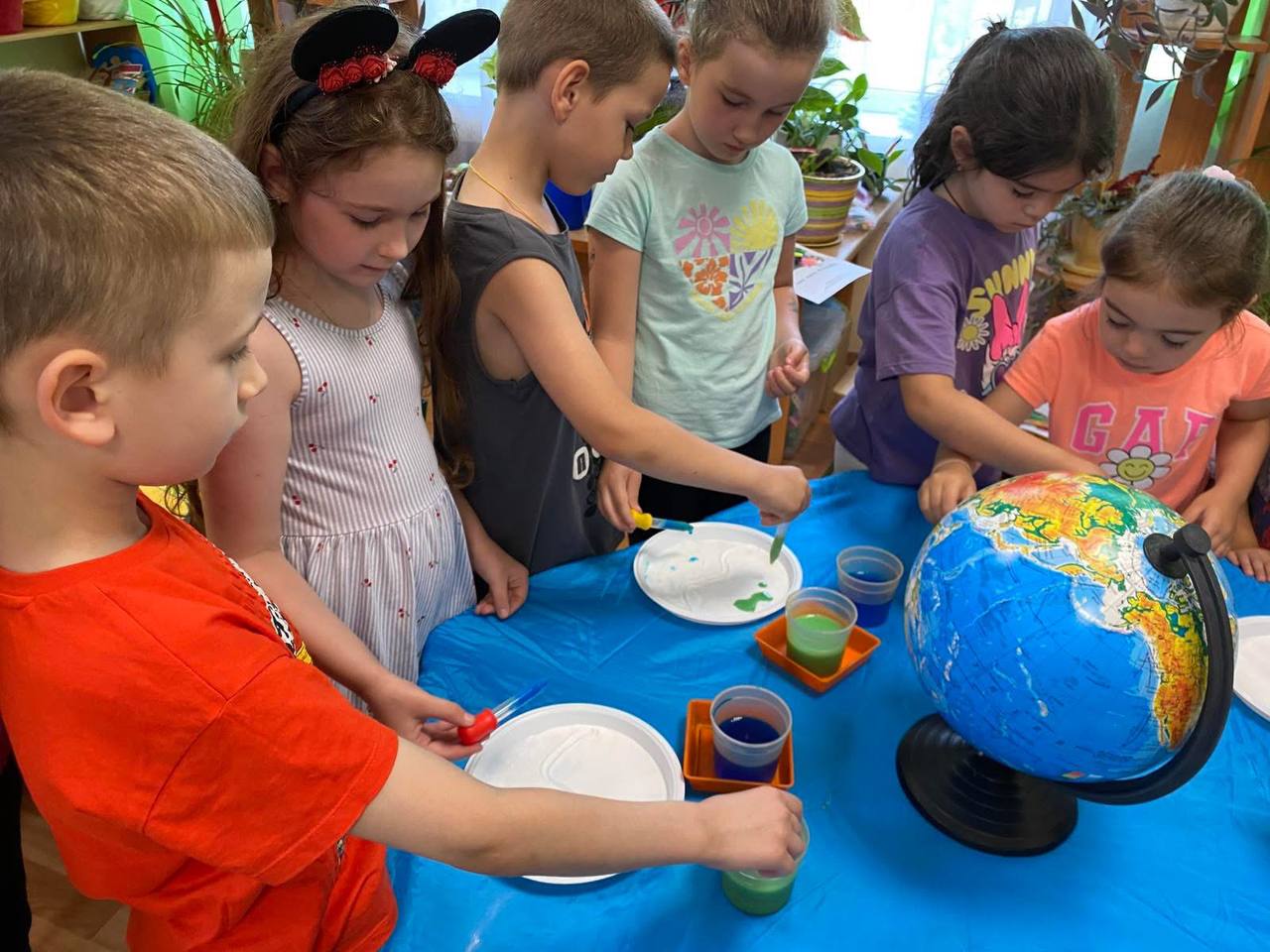 Бучанські дошкільнята створили модель Землі за допомогою STEM-експериментів
