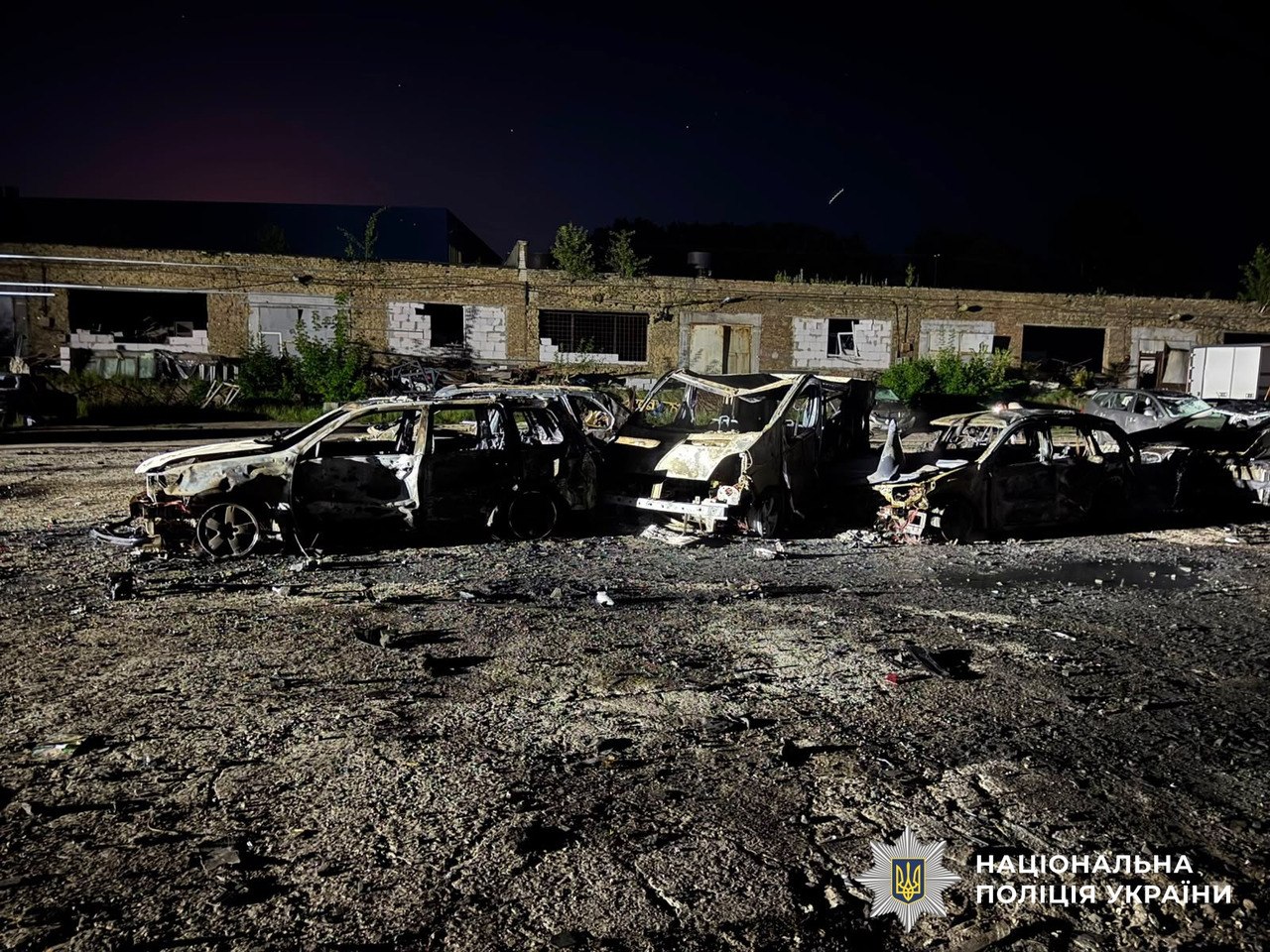 Нічна атака на Київ: троє постраждалих та пожежі у трьох районах столиці