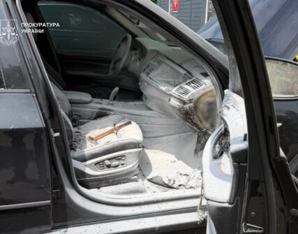 У Києві чоловік підпалив авто психолога, бо той нібито "зомбував"