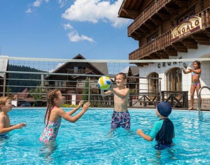 Радіо Пʼятниця та ROZETKA розіграють 50 путівок у дитячий табір One Camp