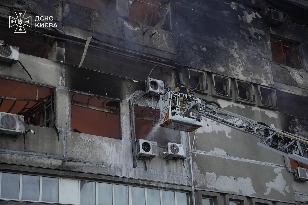 Ракетний удар по Києву 30 липня: загинув чоловік, є поранені та руйнування