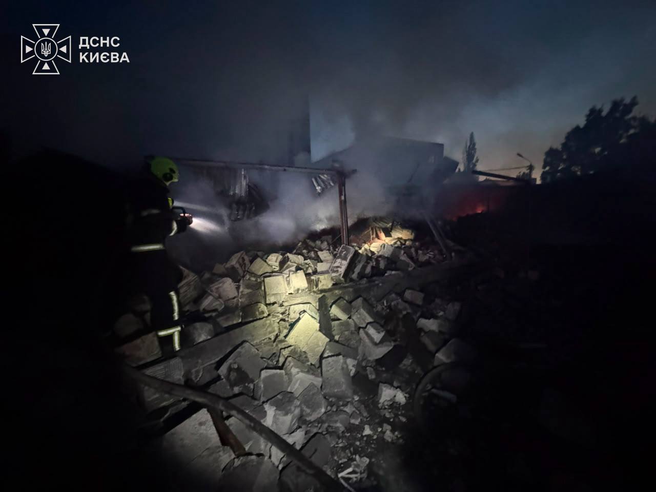 Ракетний удар по Києву 30 липня: загинув чоловік, є поранені та руйнування