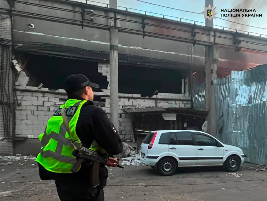 Ракетний удар по Києву 30 липня: загинув чоловік, є поранені та руйнування