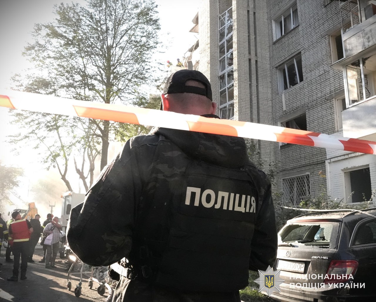 Атака на Львів: 33 постраждалих, серед них діти та рятувальник