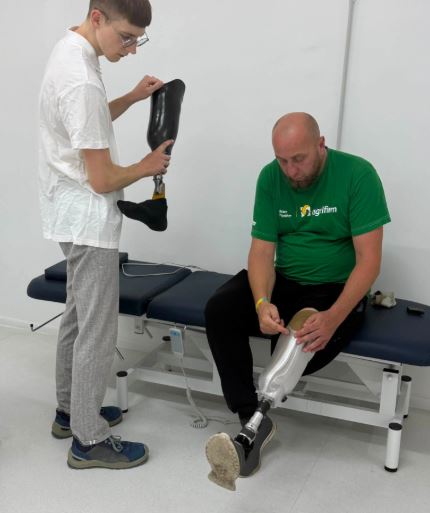 У Львові створюють індивідуальні протези для військових: повний цикл реабілітації