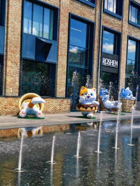 Нова фотозона з котиками біля Roshen Plaza у Києві: деталі та реакція