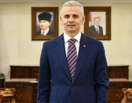Губернатора Туреччини звільнили через велосипедний костюм