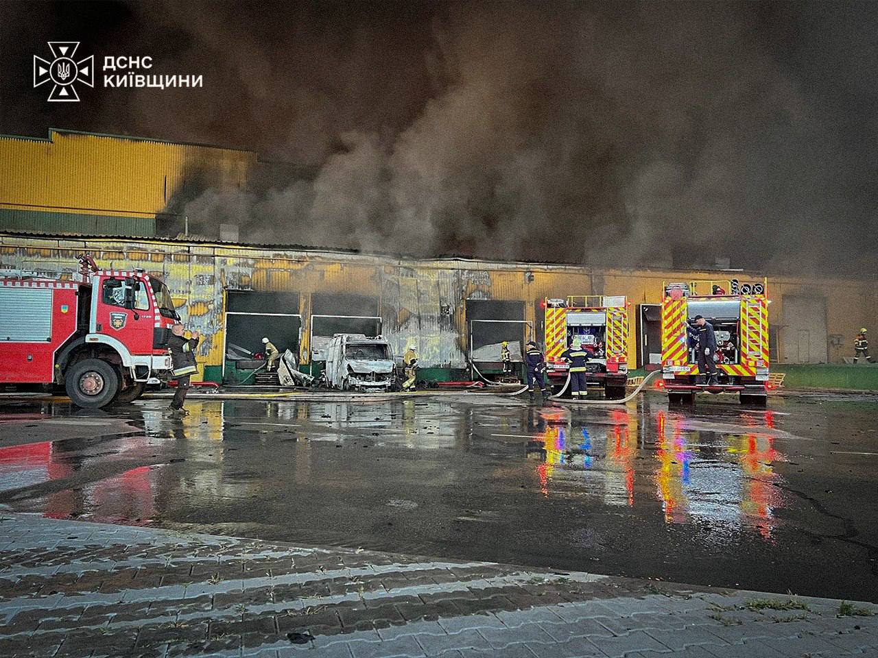 Російський дрон влучив у склад Rozetka на Київщині: загиблий та поранені