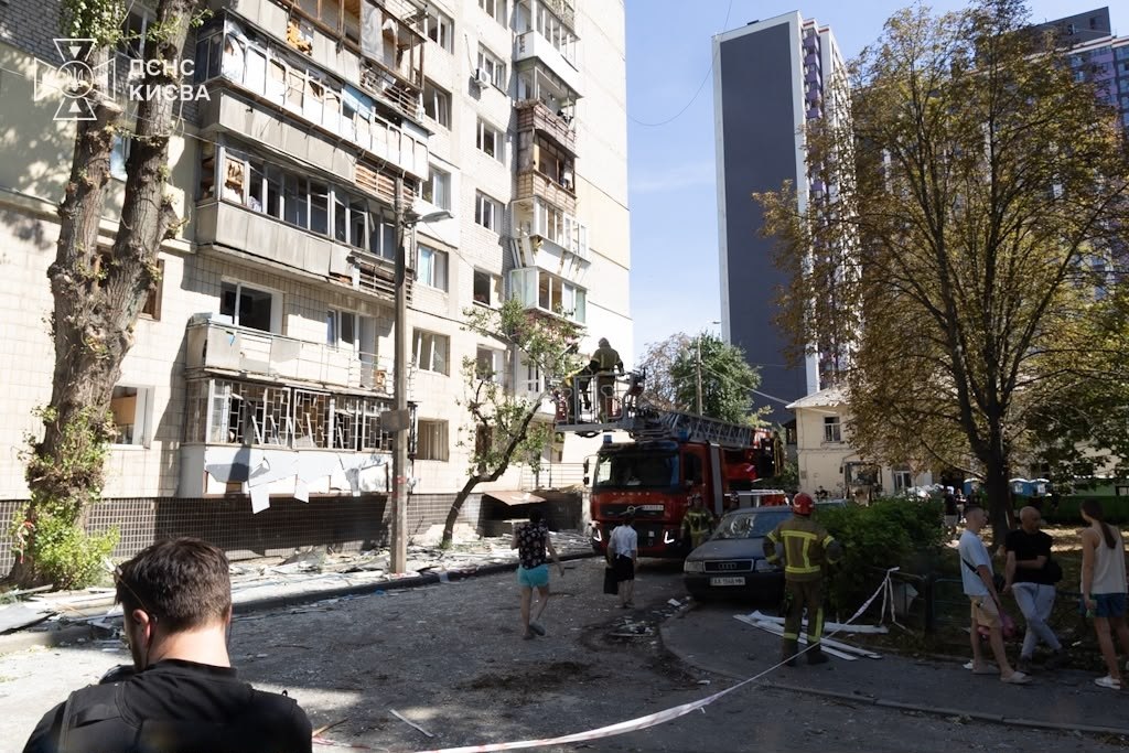 Кількість загиблих у Києві після нічної атаки росіян зросла до 15