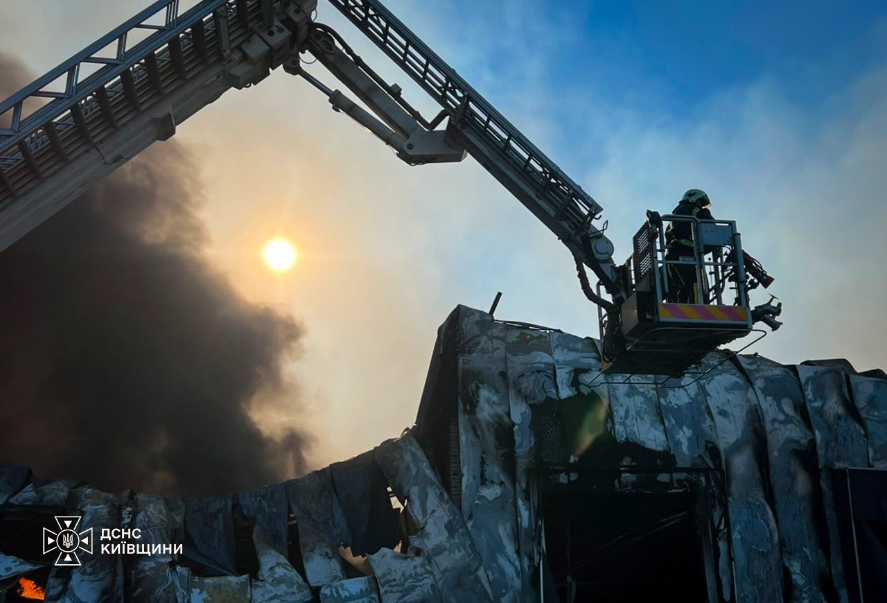 Росія масовано вдарила по Києву та області: 13 загиблих, оголошено день жалоби