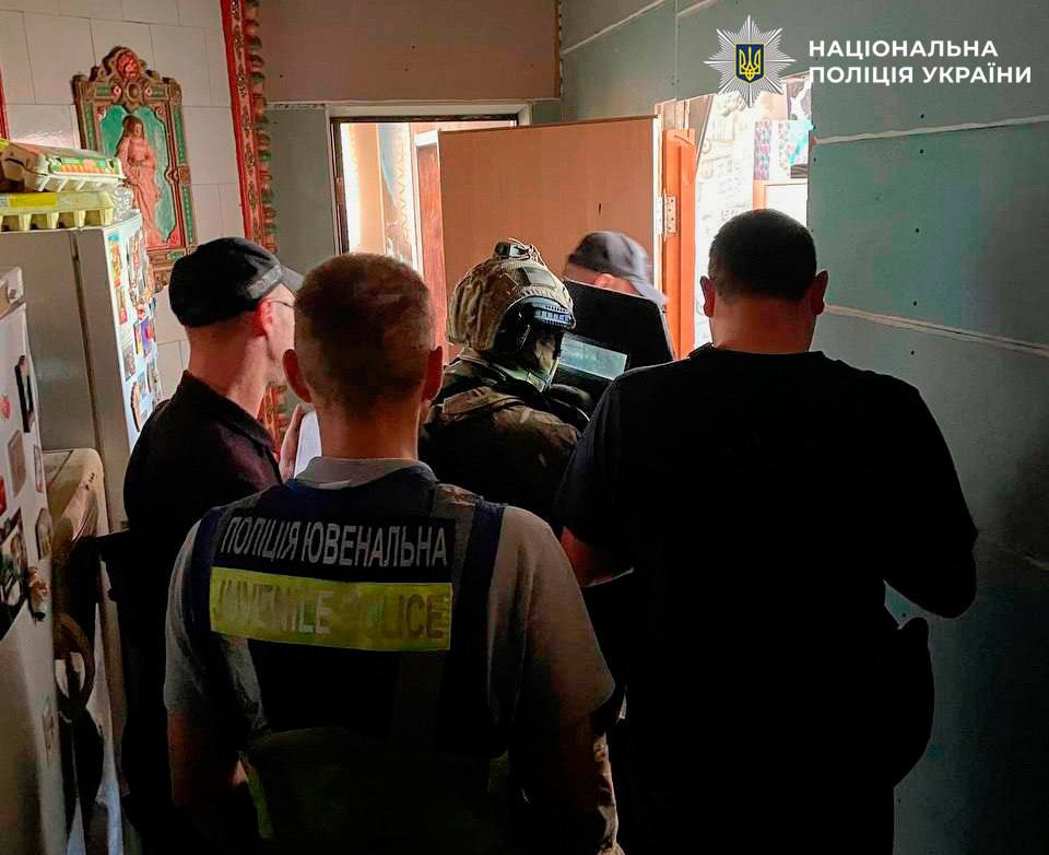 У Києві затримали неповнолітніх, які жорстоко напали на жінок у Подолі: загрожує до 8 років