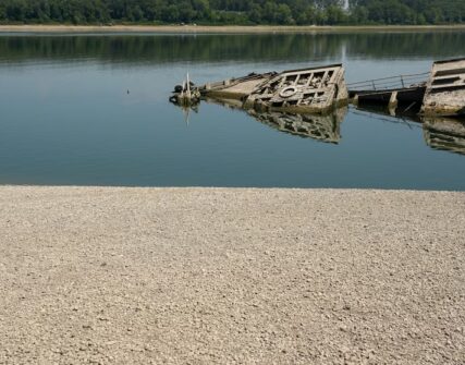 Обміління Дунаю оголило затоплені кораблі часів Другої світової війни: Associated Press