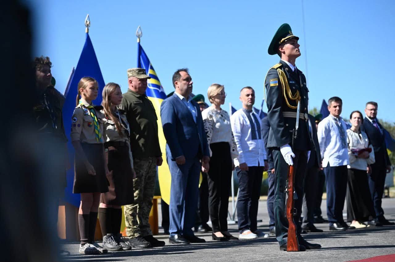 Прах Євгена Коновальця повернули в Україну: зустріли з почестями